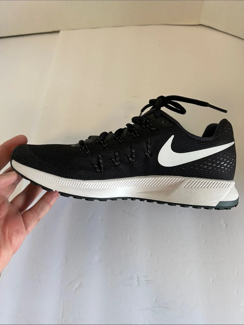 Nike WOMEN’s Black and White Athletic Running Shoes NIKE AIR ZOOM PEGASUS 33